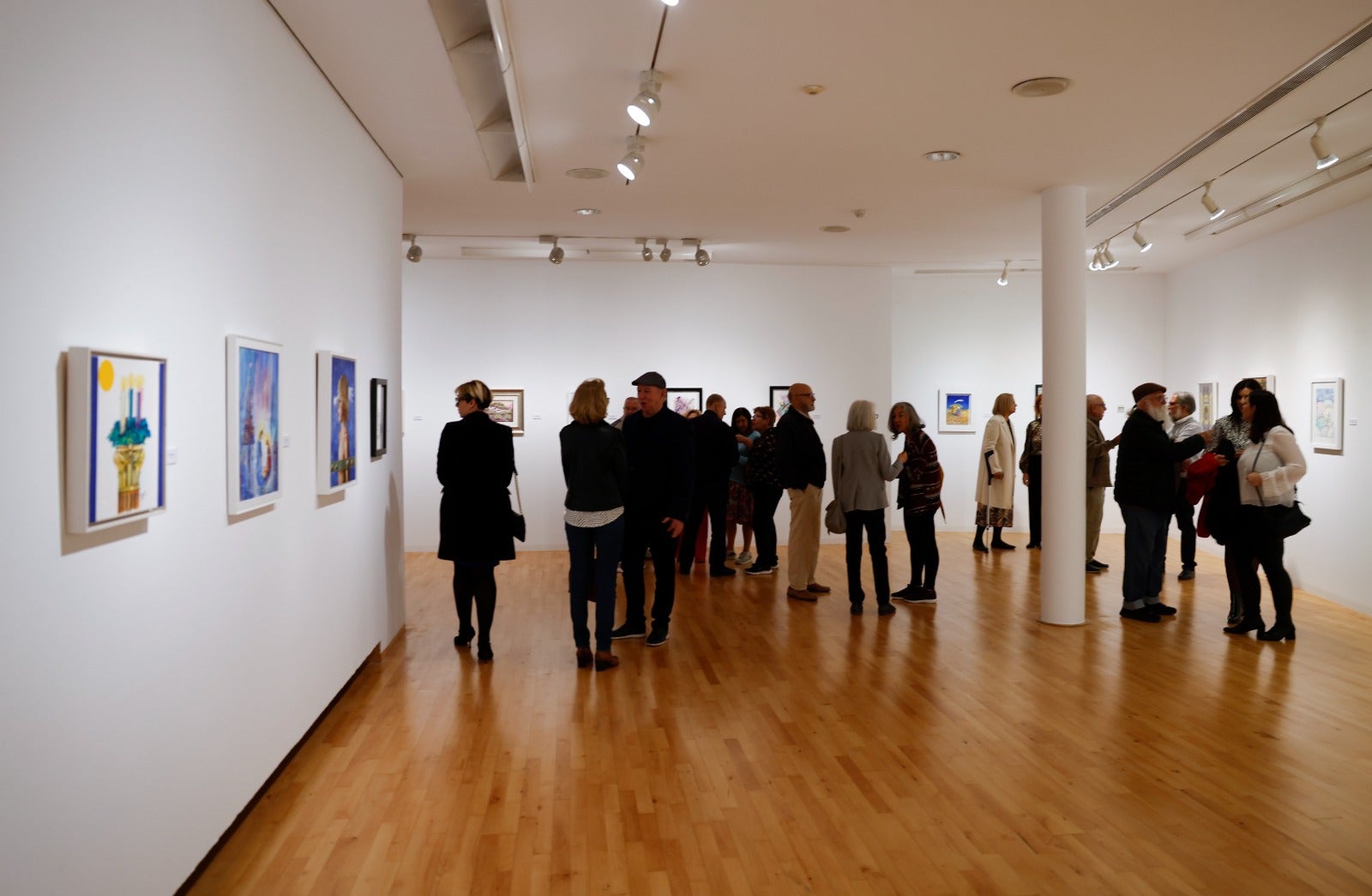 Con el patrocinio de la Fundación Unicaja, veintena de obras se exhiben en el Centro Cultural Maria Victoria Atencia.