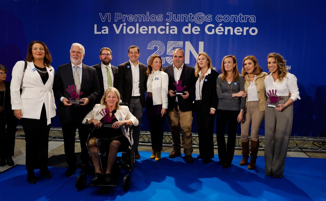 Moreno, con los premiados en el acto organizado por el PP provincial.