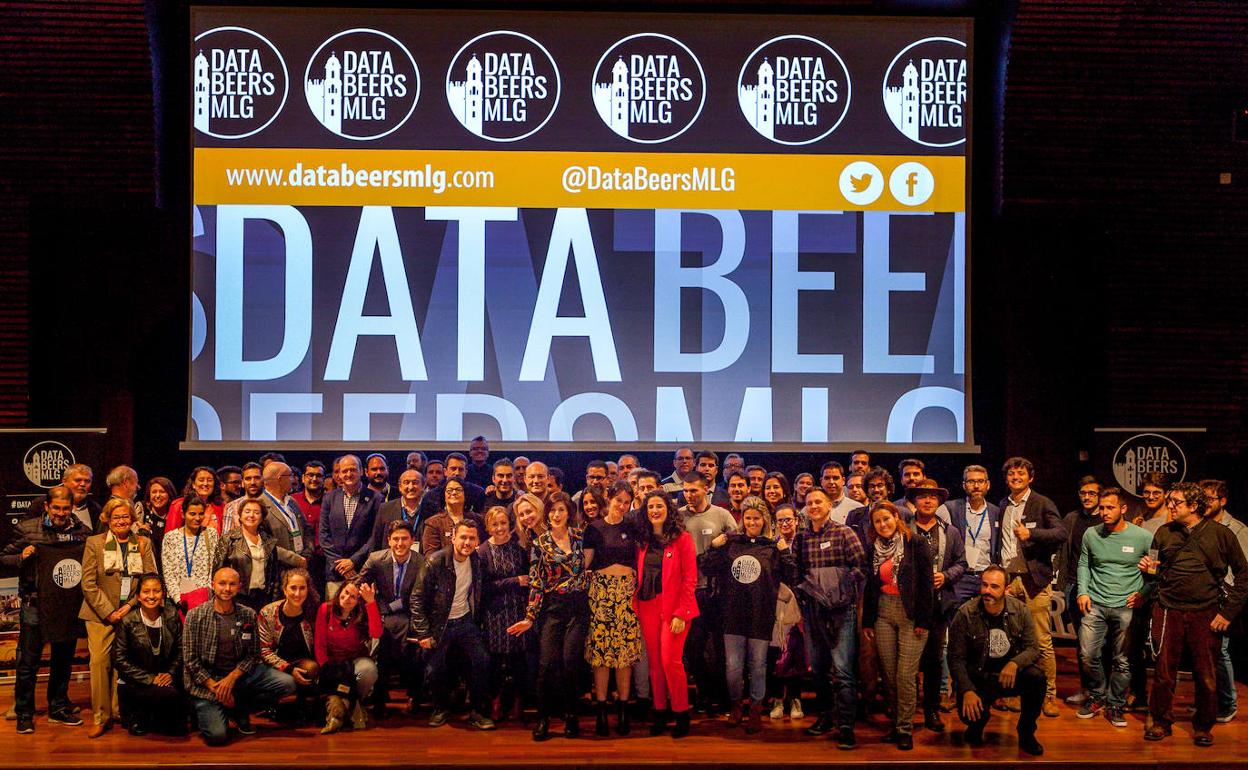 Foto de familia de una edición anterior de Databeers Málaga. 