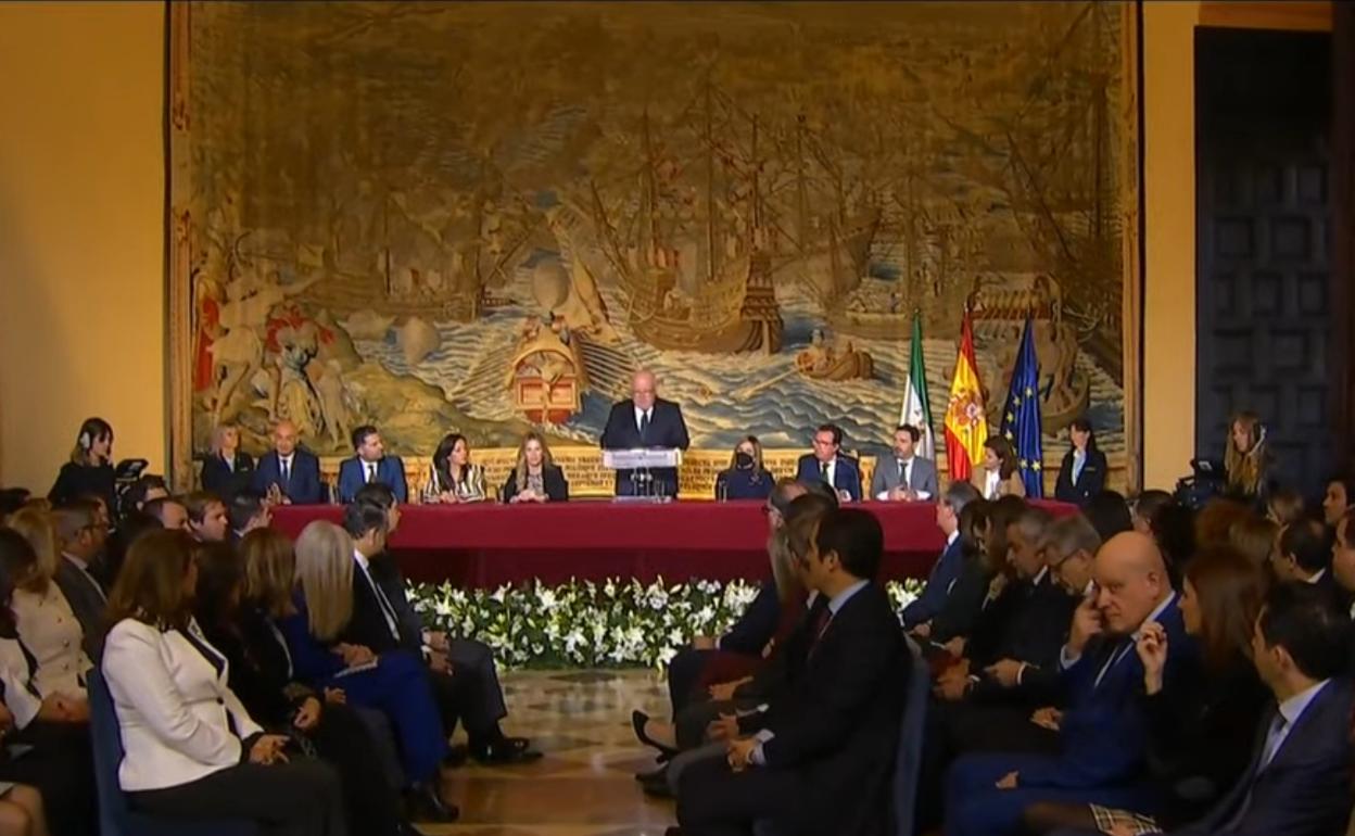 Un momento de la intervención de Jesús Aguirre en los Reales Alcázares de Sevilla. 