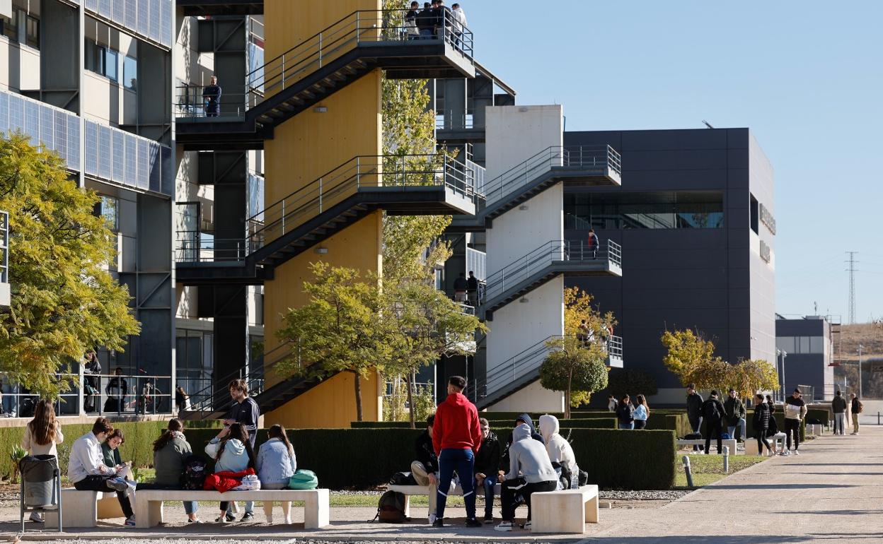 Estudiantes, en la Escuela de Ingenierías Industriales de la UMA. 