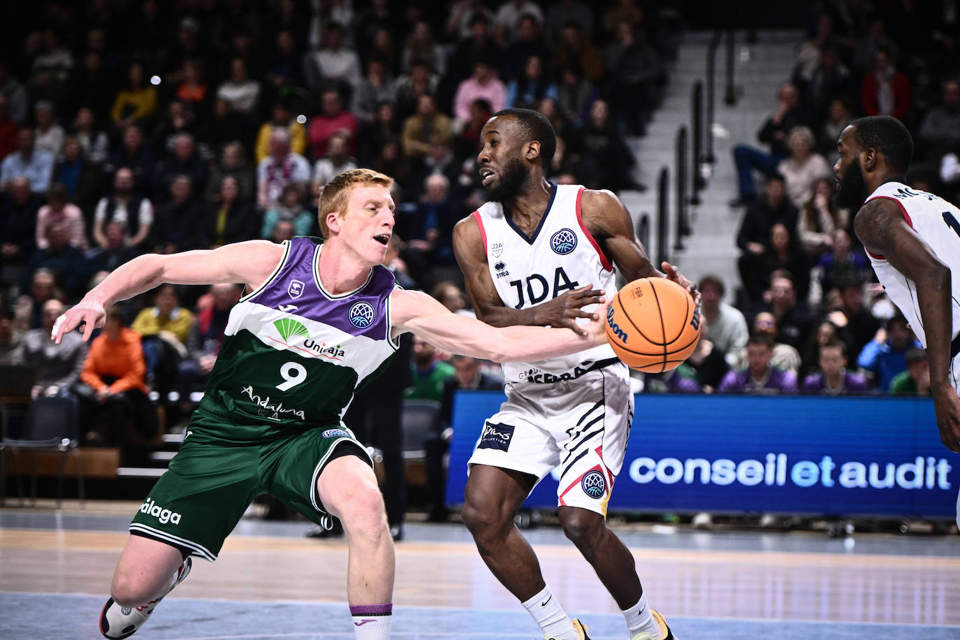 El Unicaja arrolla en su visita al Dijon (70-91). 