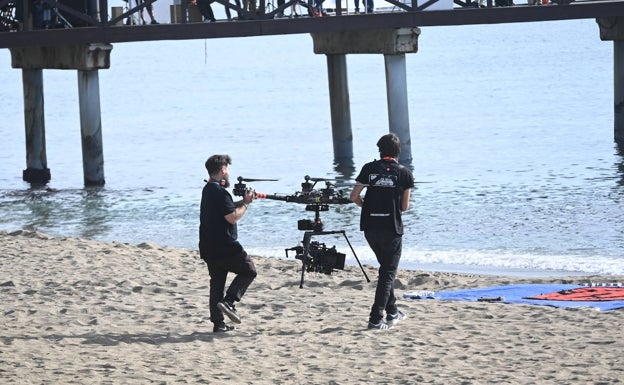 Drone con una cámara que se utilizó para grabar escenas aéreas sobre el pantalán y el Marbella Club. 