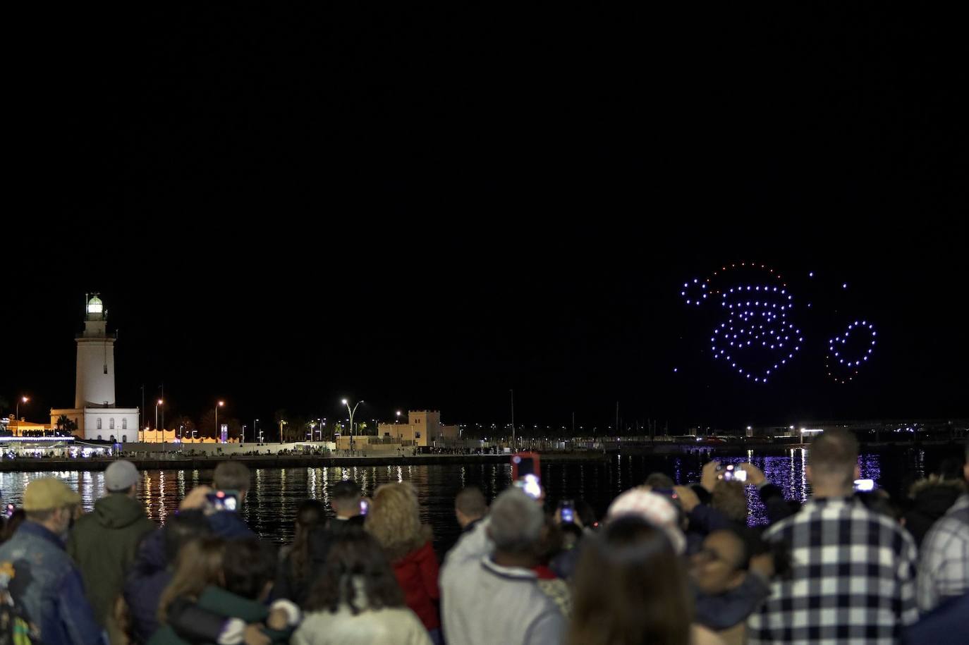 Málaga estrena espectáculo de drones esta Navidad. 