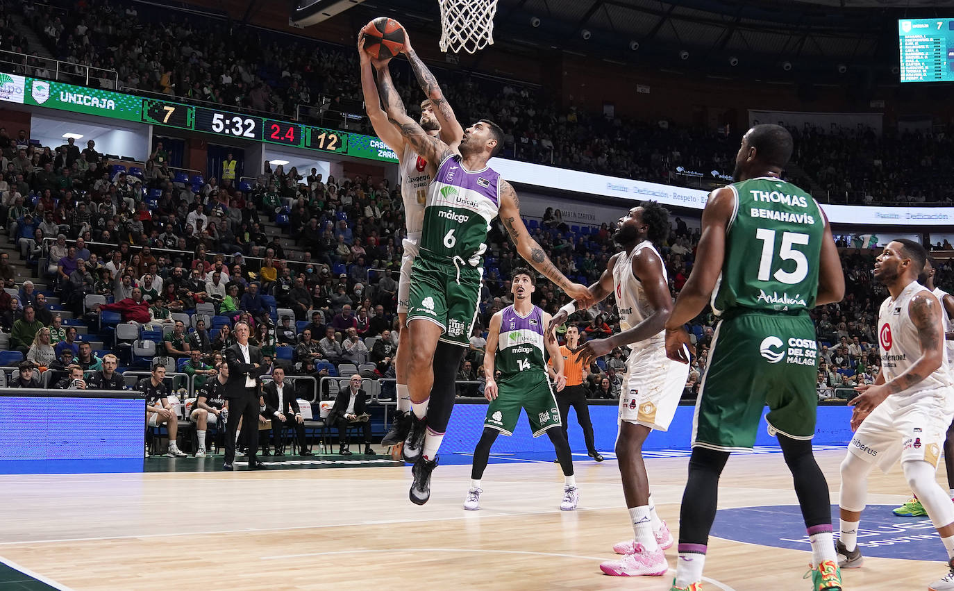 El Unicaja se exhibe ante el Zaragoza (104-78). 