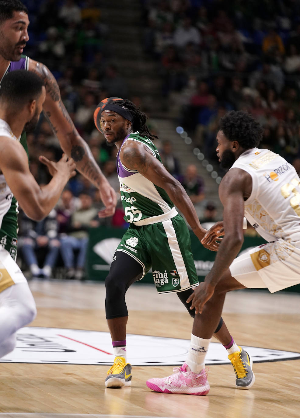 El Unicaja se exhibe ante el Zaragoza (104-78). 