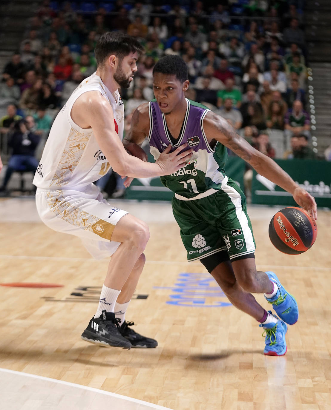 El Unicaja se exhibe ante el Zaragoza (104-78). 