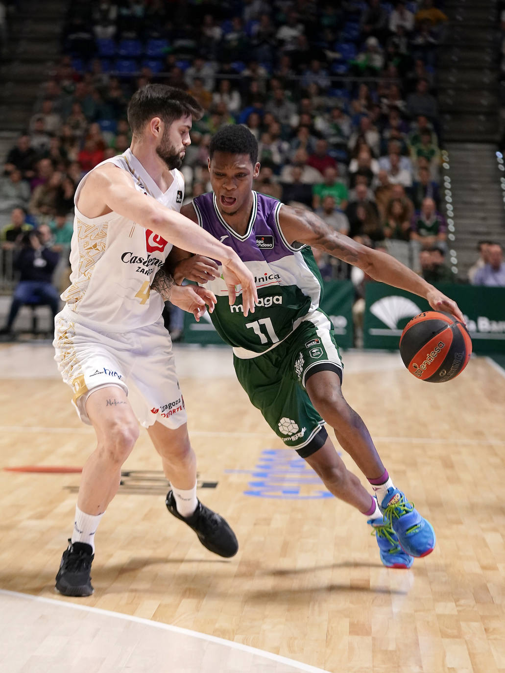 El Unicaja se exhibe ante el Zaragoza (104-78). 