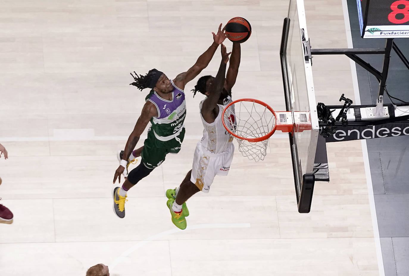 El Unicaja se exhibe ante el Zaragoza (104-78). 