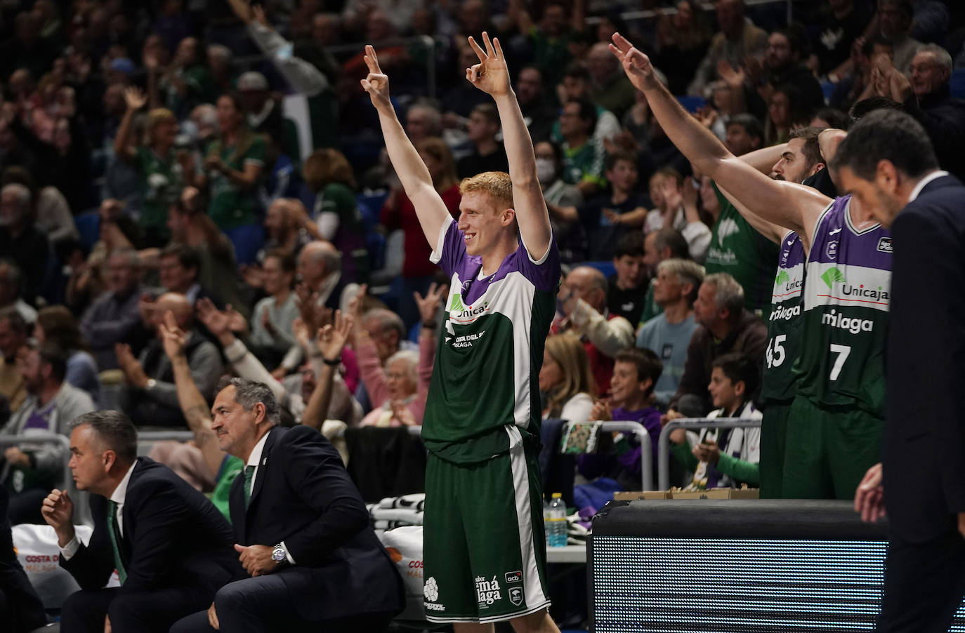 El Unicaja se exhibe ante el Zaragoza (104-78). 