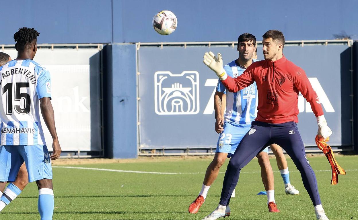 Rubén Yáñez, durante un entrenamiento de esta semana, junto a Escassi. 