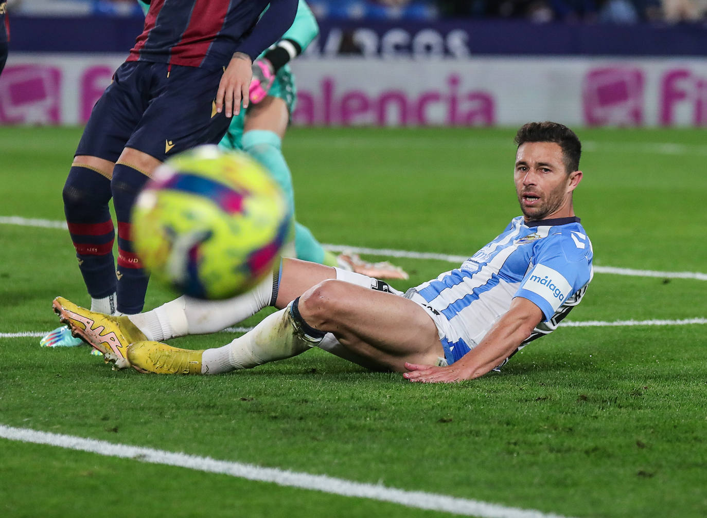 Derrota del Málaga en su visita al Levante. 