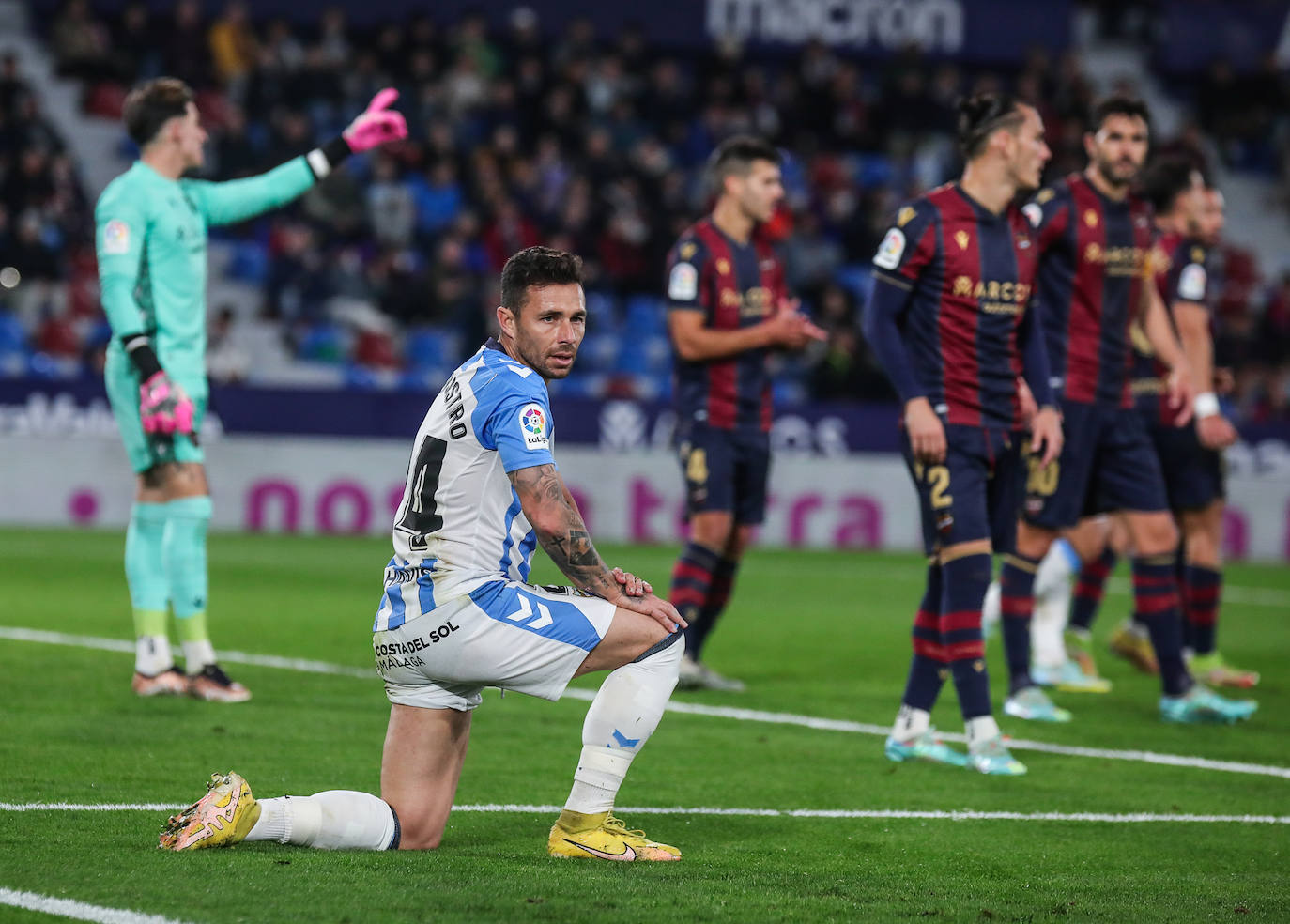 Derrota del Málaga en su visita al Levante. 