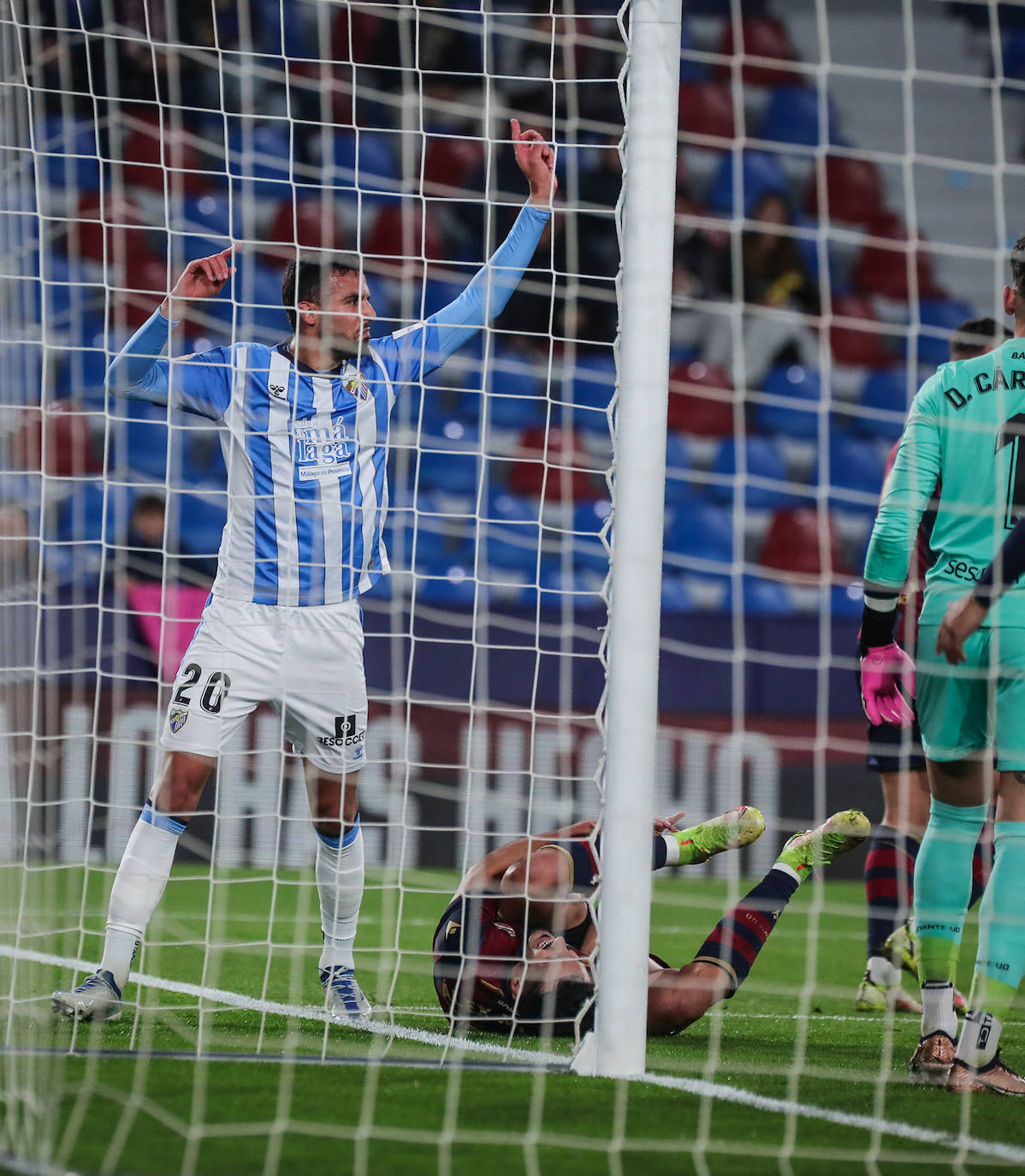 Derrota del Málaga en su visita al Levante. 