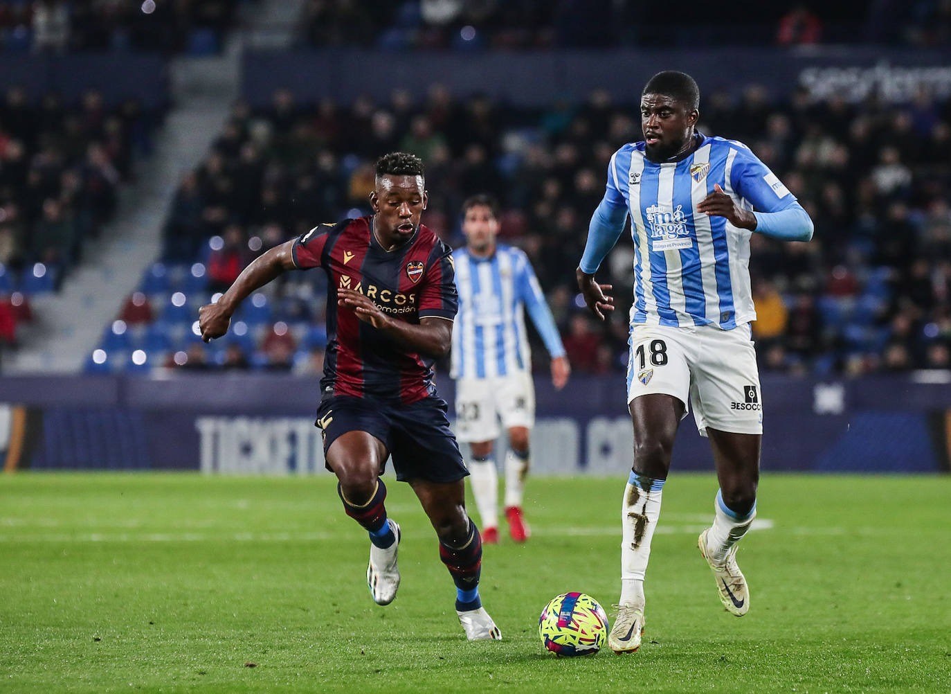 Derrota del Málaga en su visita al Levante. 