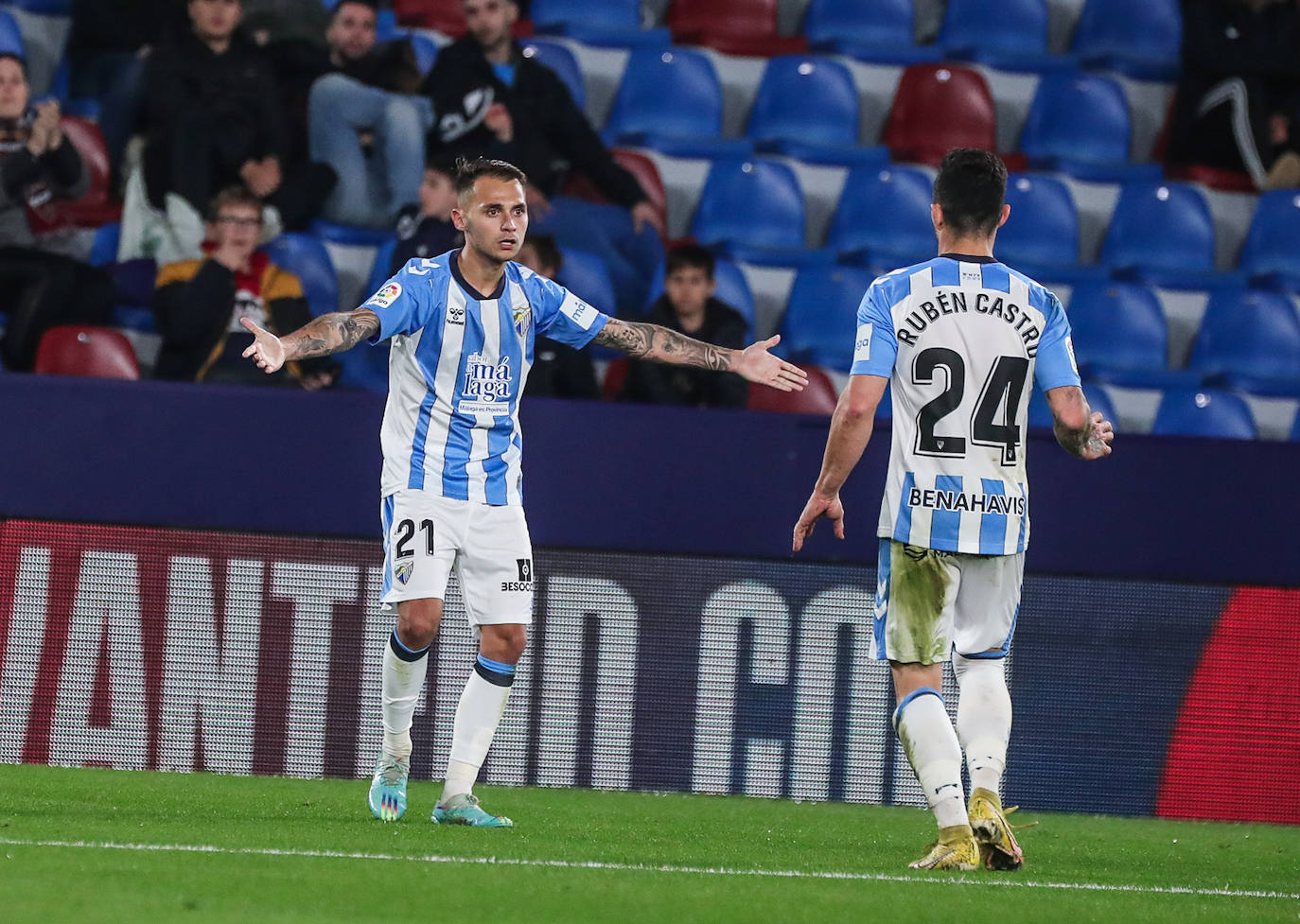 Derrota del Málaga en su visita al Levante. 