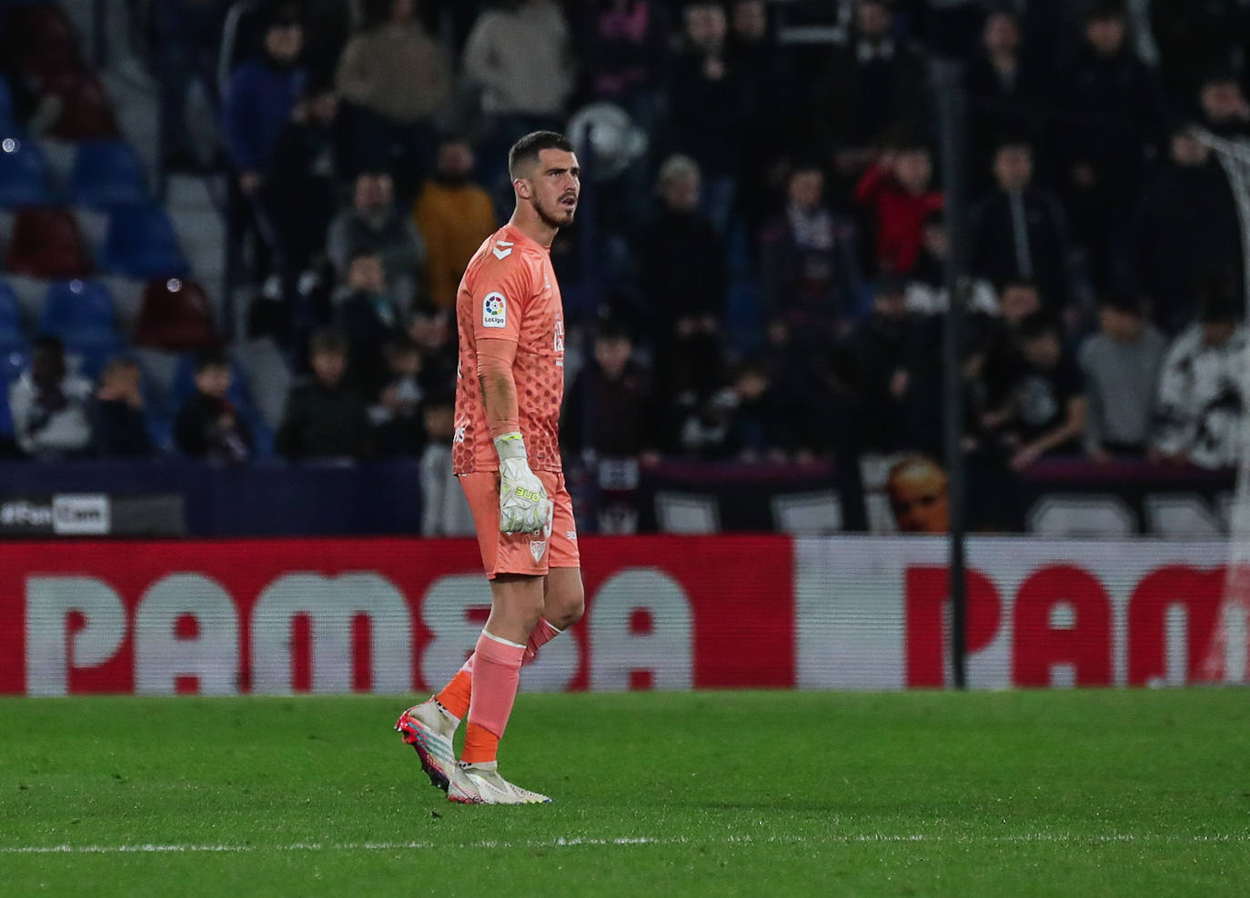 Derrota del Málaga en su visita al Levante. 