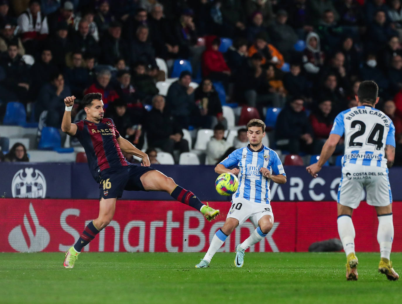 Derrota del Málaga en su visita al Levante. 