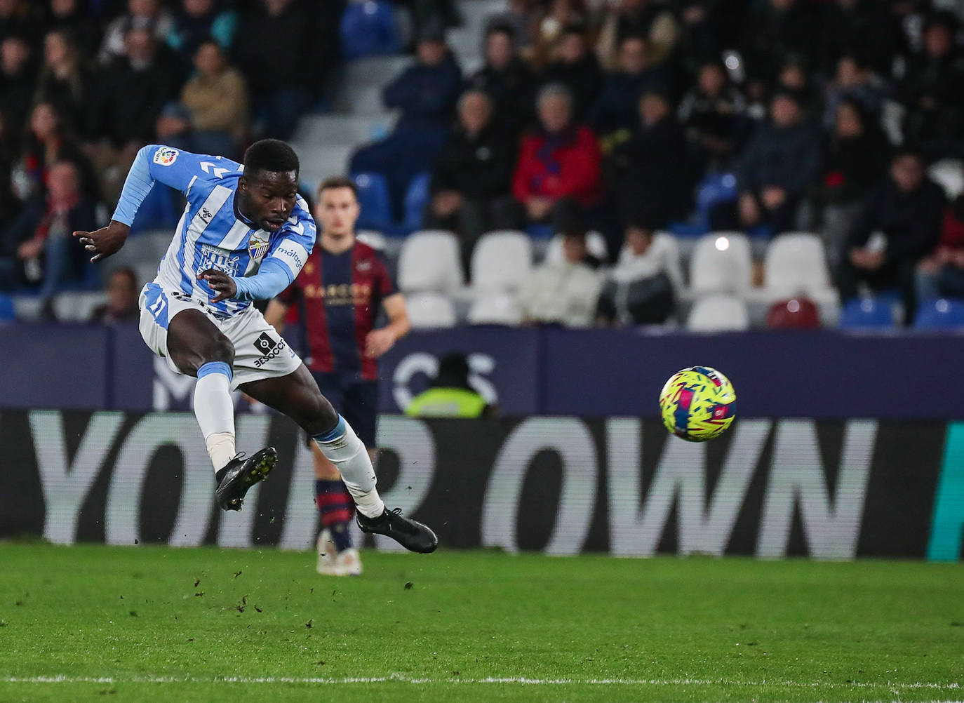 Derrota del Málaga en su visita al Levante. 