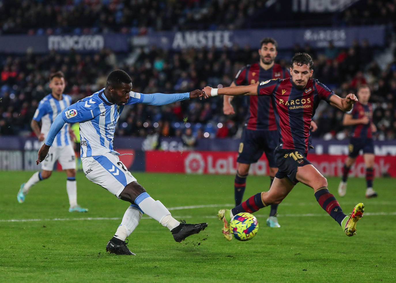 Derrota del Málaga en su visita al Levante. 