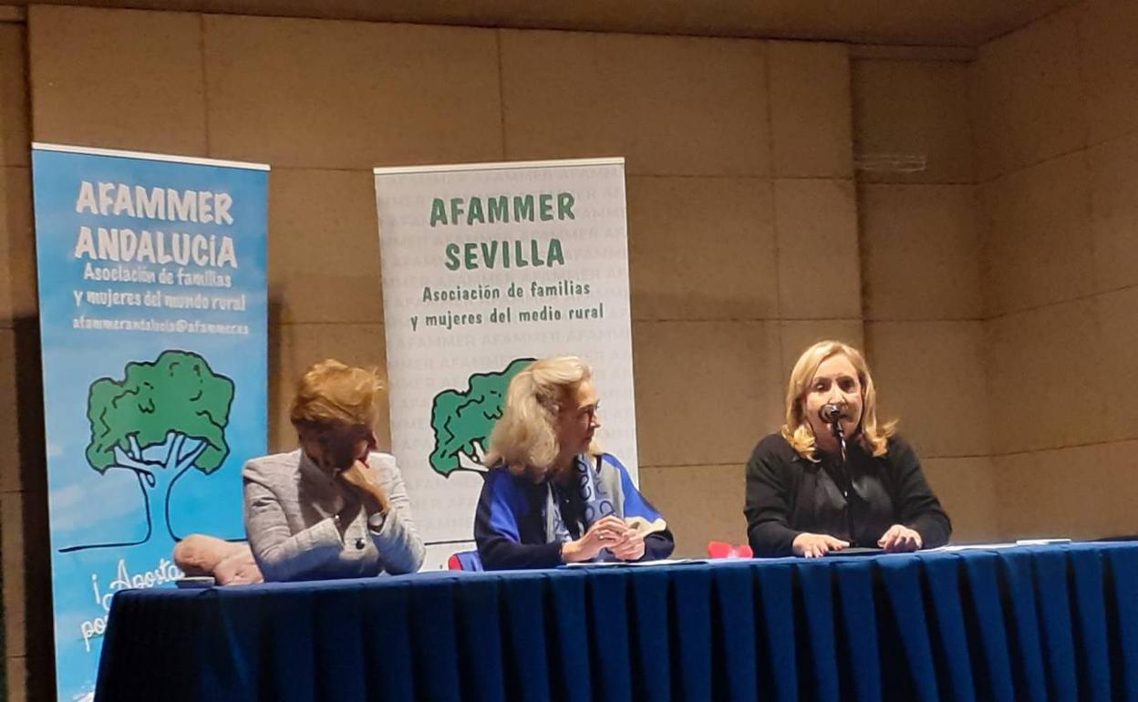 La Junta reconoce la contribución de la mujer como garante de un «medio rural próspero»