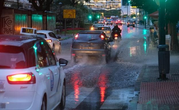 Cortan un tramo de la N-331 en Antequera por inundación de la vía por las lluvias