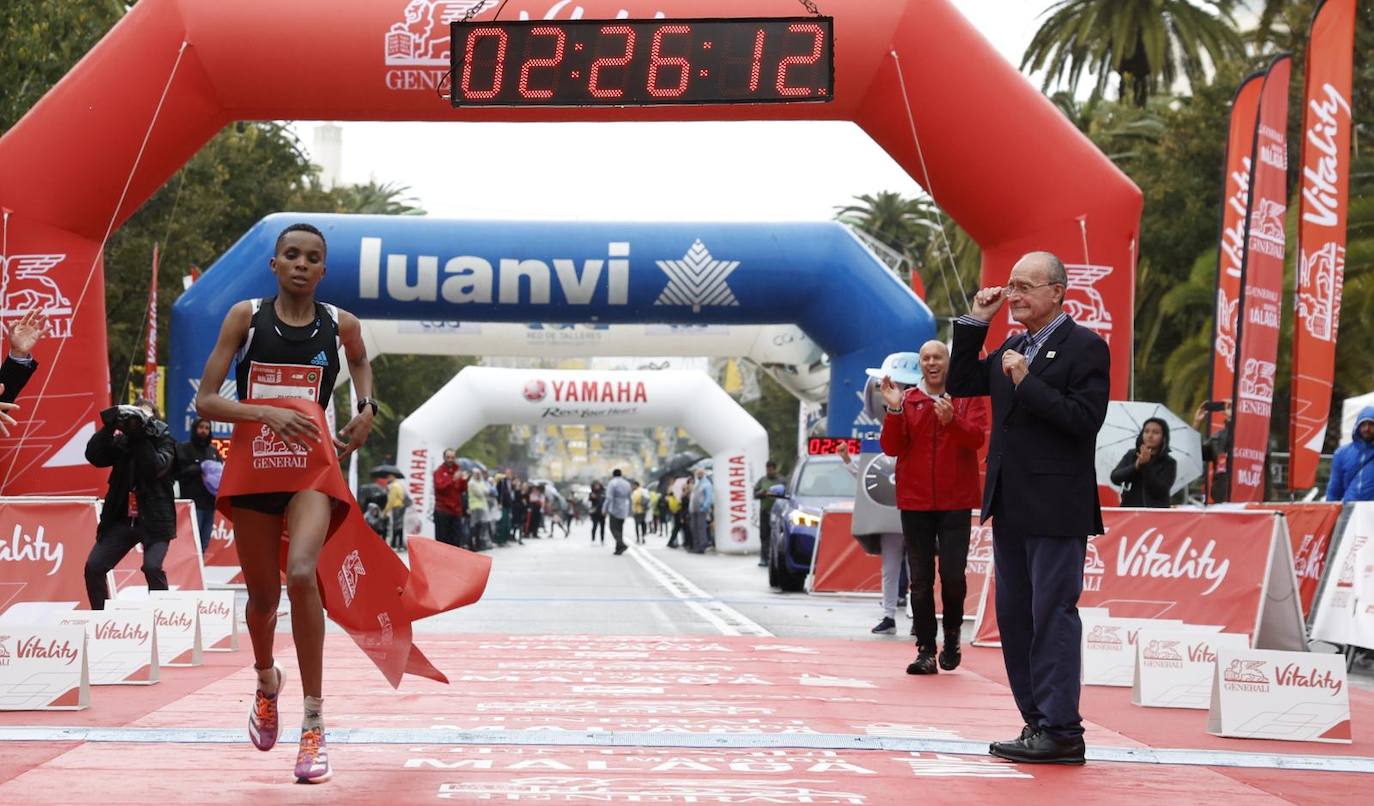 Barnaba Kipkoech gana la XII edición. Con un registro de 2h.08:19, se quedó a 39 segundos de la plusmarca de la prueba