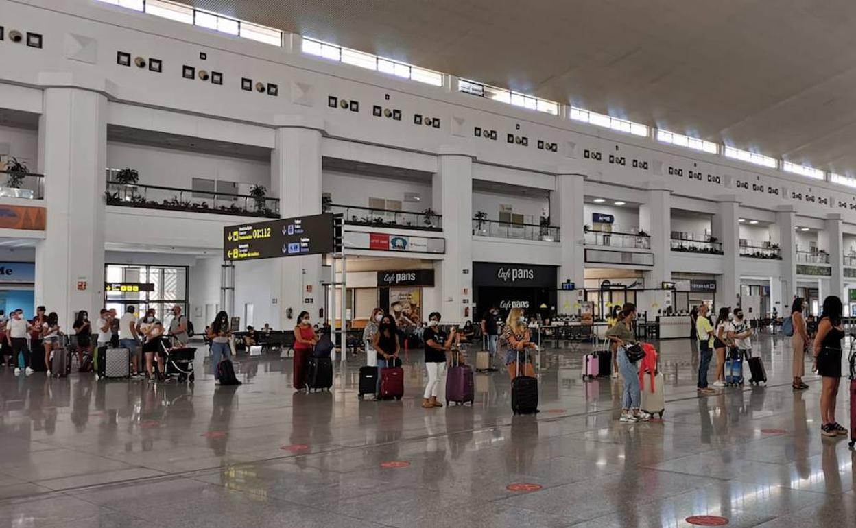 Desvían a Málaga un avión por problemas en la frontera