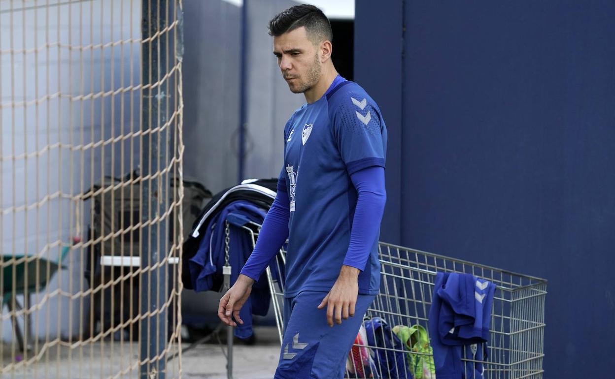 Álex Gallar, en un entrenamieto del Málaga.