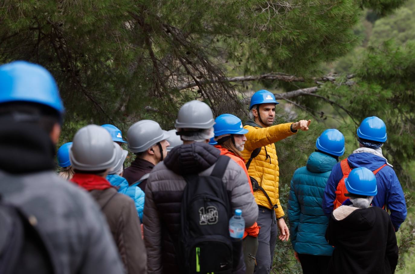 La entrada y salida se realiza por el acceso sur, en la barriada de El Chorro en Álora 