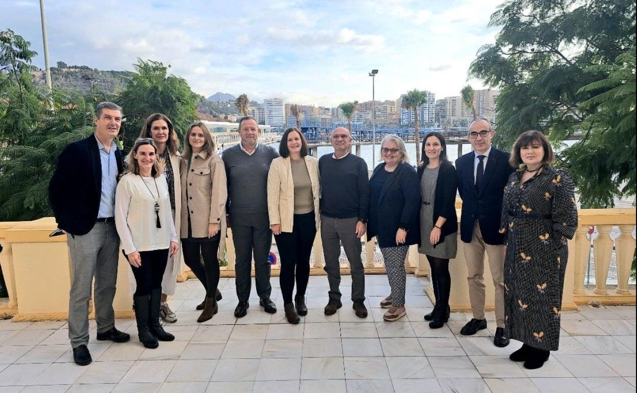 Responsables de la naviera Scenic Cruises y del Puerto de Málaga en el encuentro celebrado esta semana. 