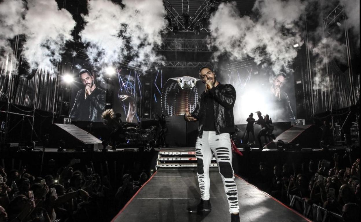 El cantante colombiano, en su última actuación en el auditorio del Cortijo de Torres de la capital malagueña. 