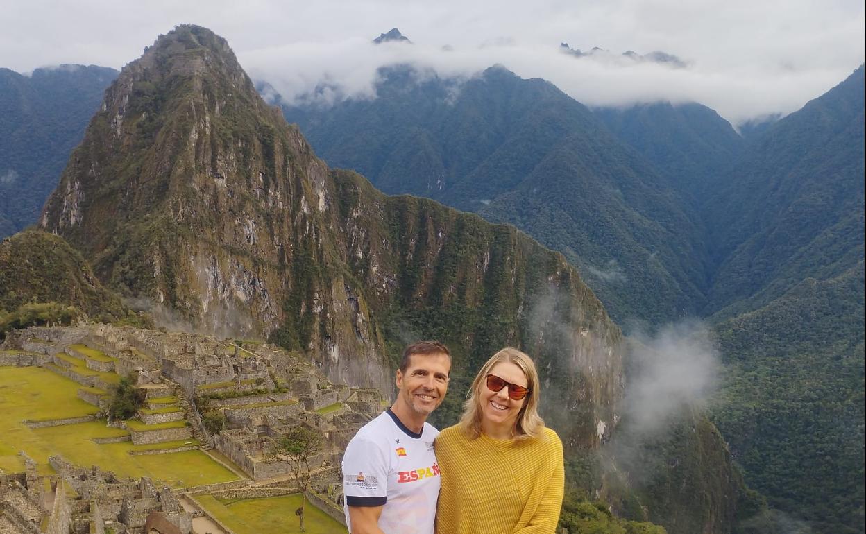 Vera Lohrbach y Andrés Domínguez, en el Macchu Picchu, dos días antes de quedar atrapados en Cuzco. 