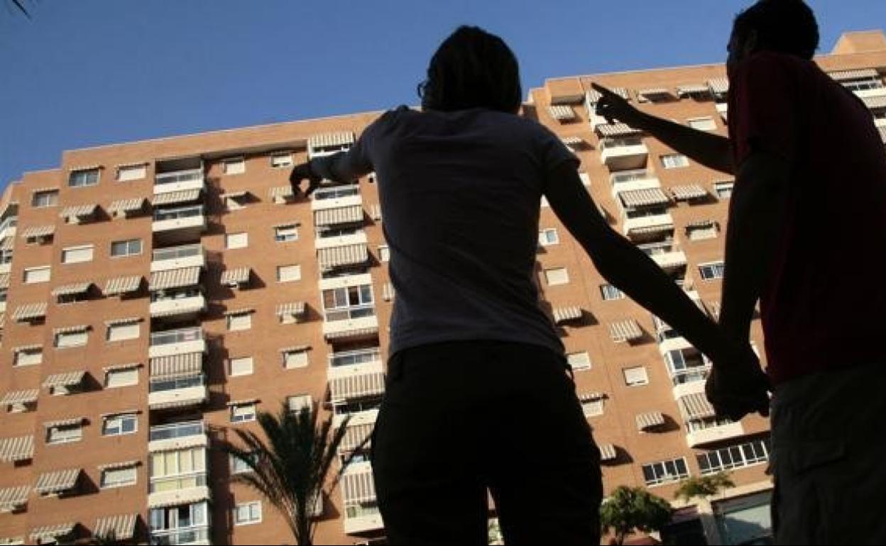 La compraventa de viviendas en Andalucía cayó un 8% en octubre, según datos del Colegio Notarial