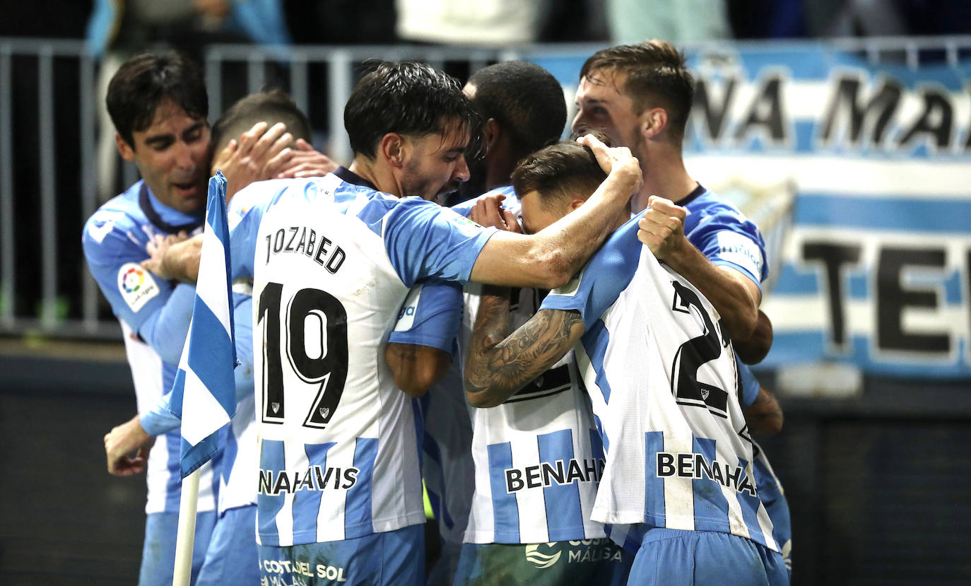 Victoria del Málaga en La Rosaleda con gol de Chavarría