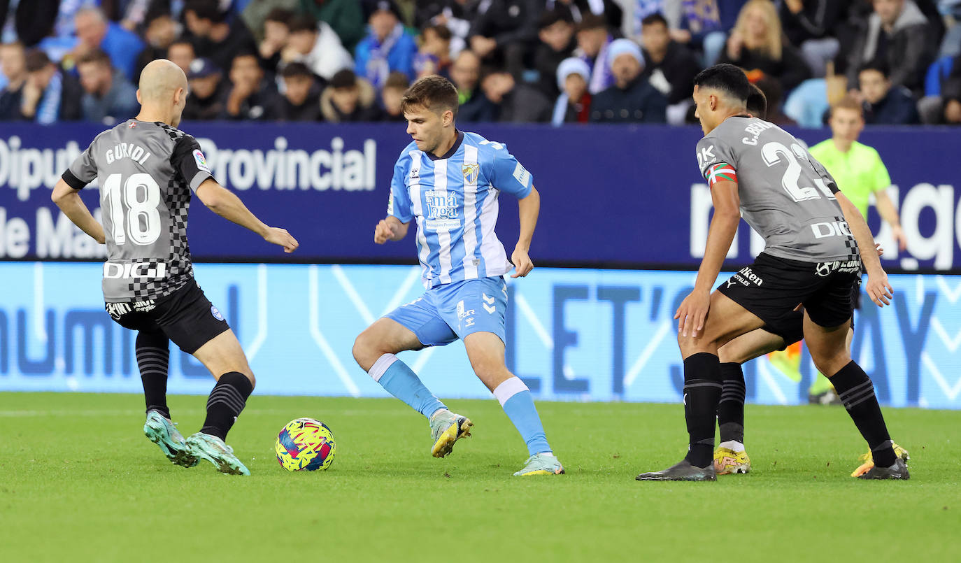 Victoria del Málaga en La Rosaleda con gol de Chavarría