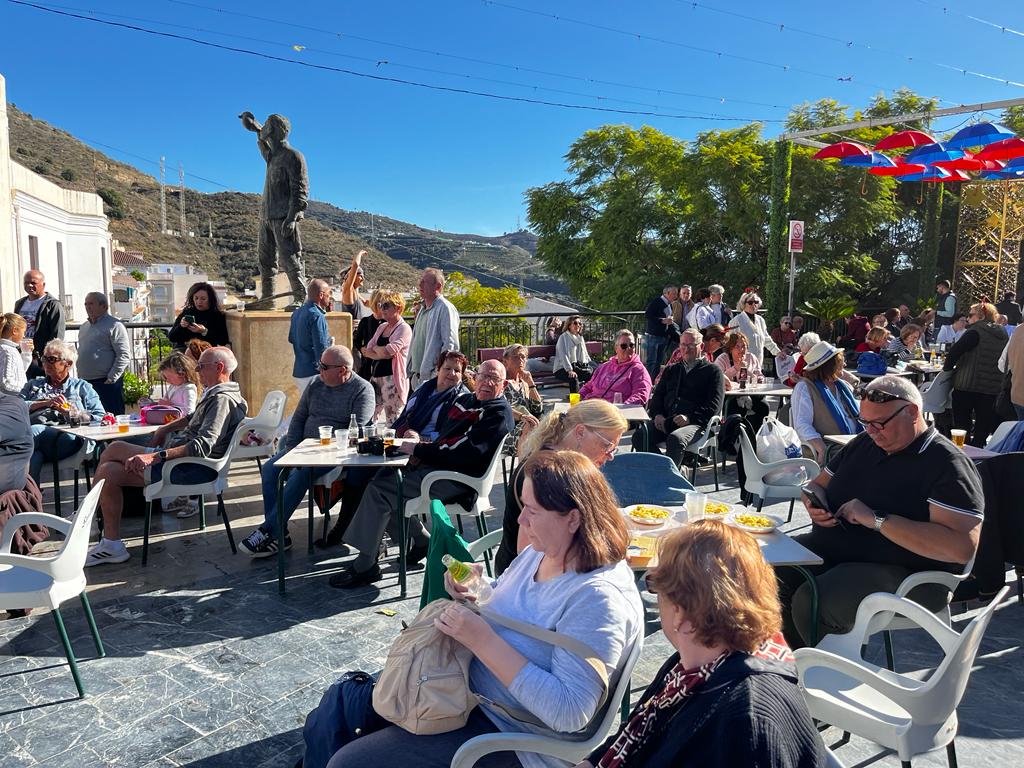 Este festejo, declarado de Interés Turístico Nacional de Andalucía, contó con degustaciones del plato estrella que son las migas acompañado de ensalada arriera y vino del terreno