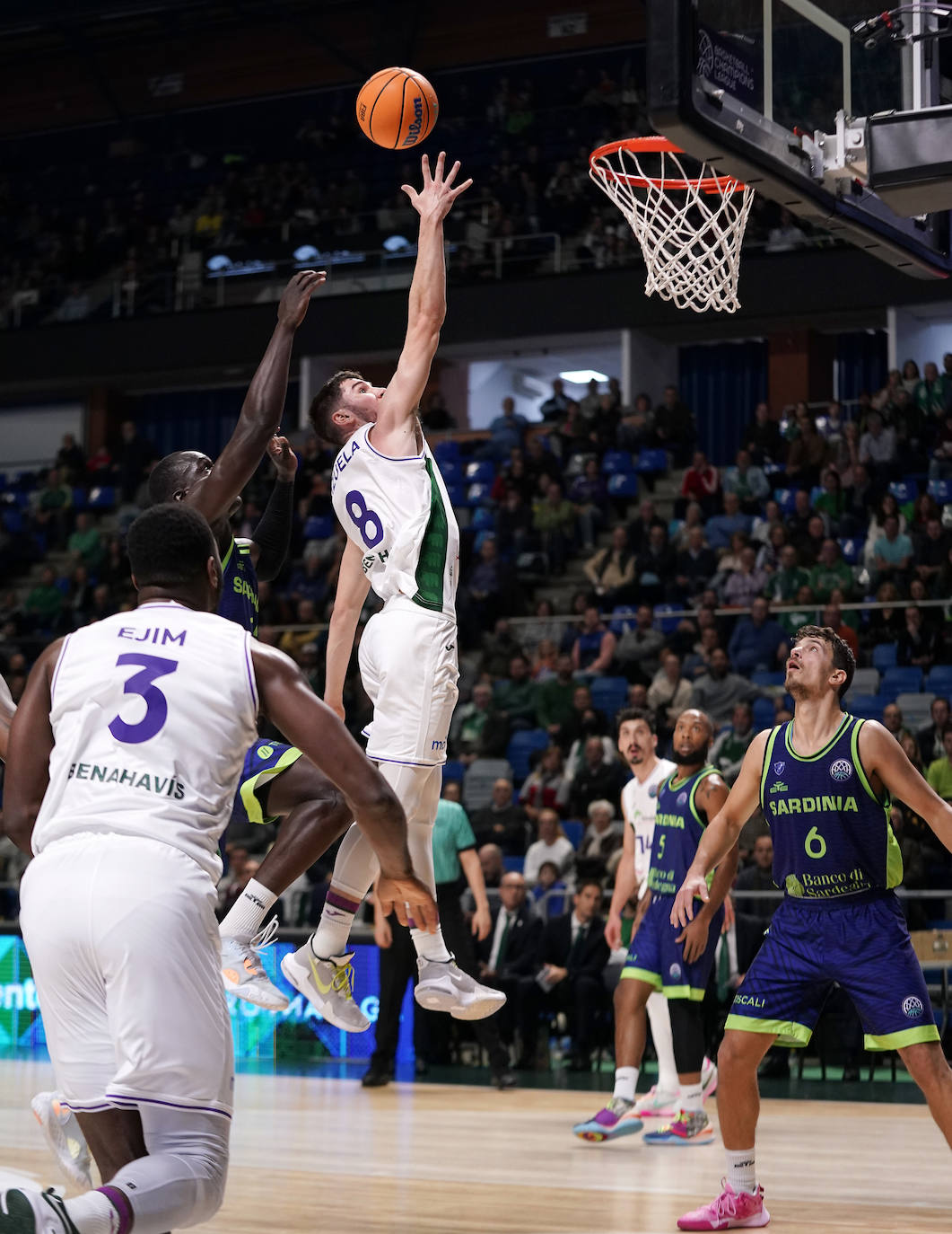 El Unicaja pierde en casa con el Sassari (82-92). 