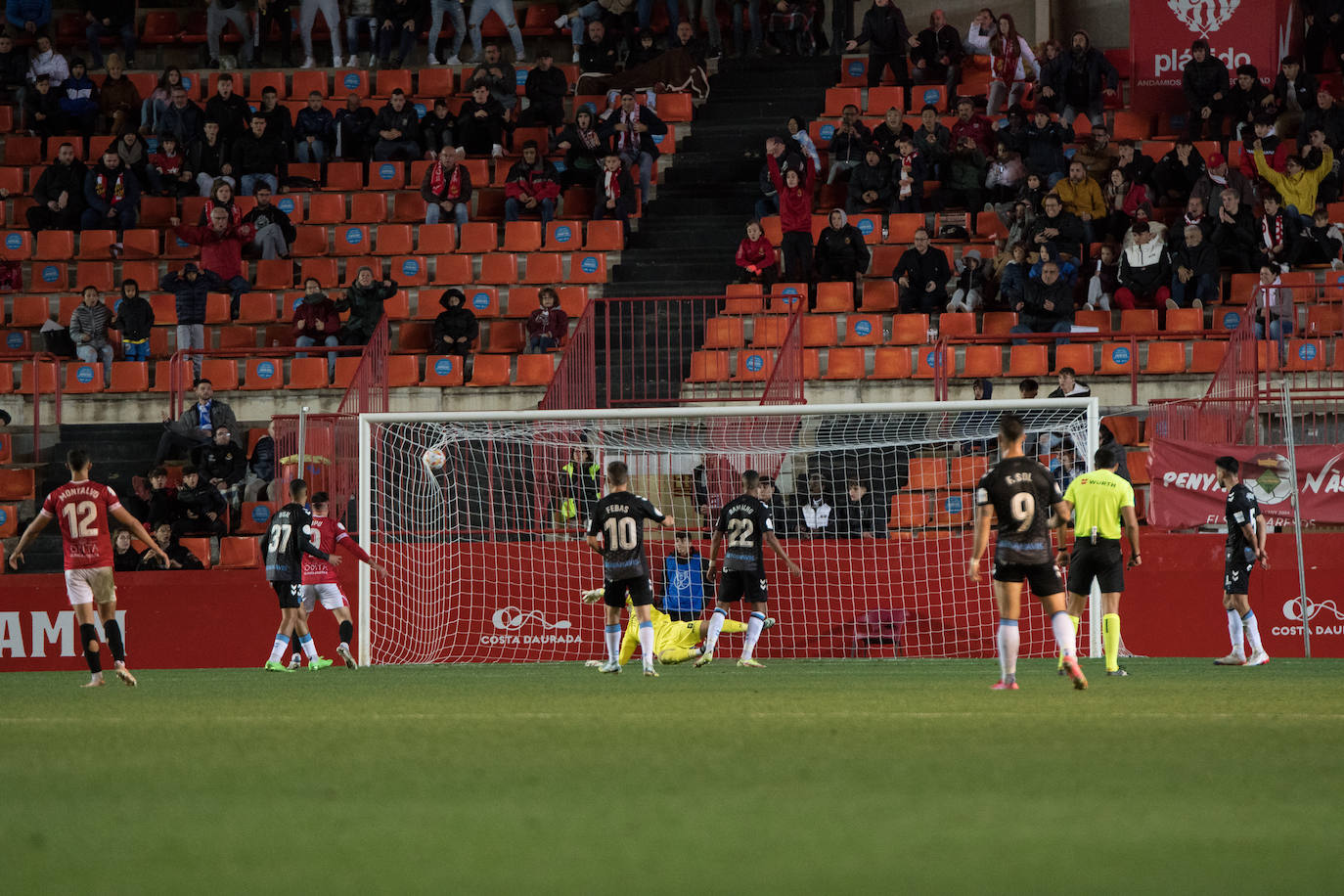 El Málaga perdió en su visita al Gimnástic Tarragona (2-1). 