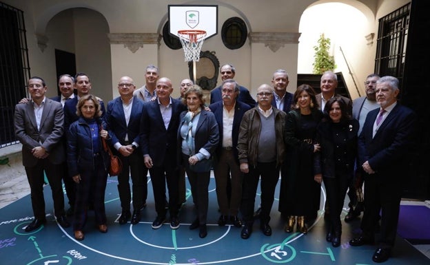 Imagen principal - Una inmersión en la historia del baloncesto en Málaga