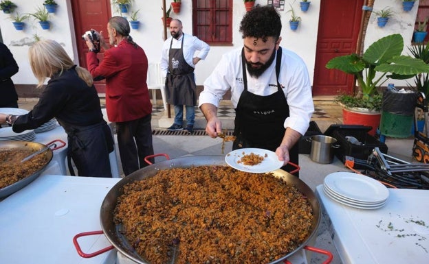 El chef Diego René, de Baluga, hizo el arroz. 