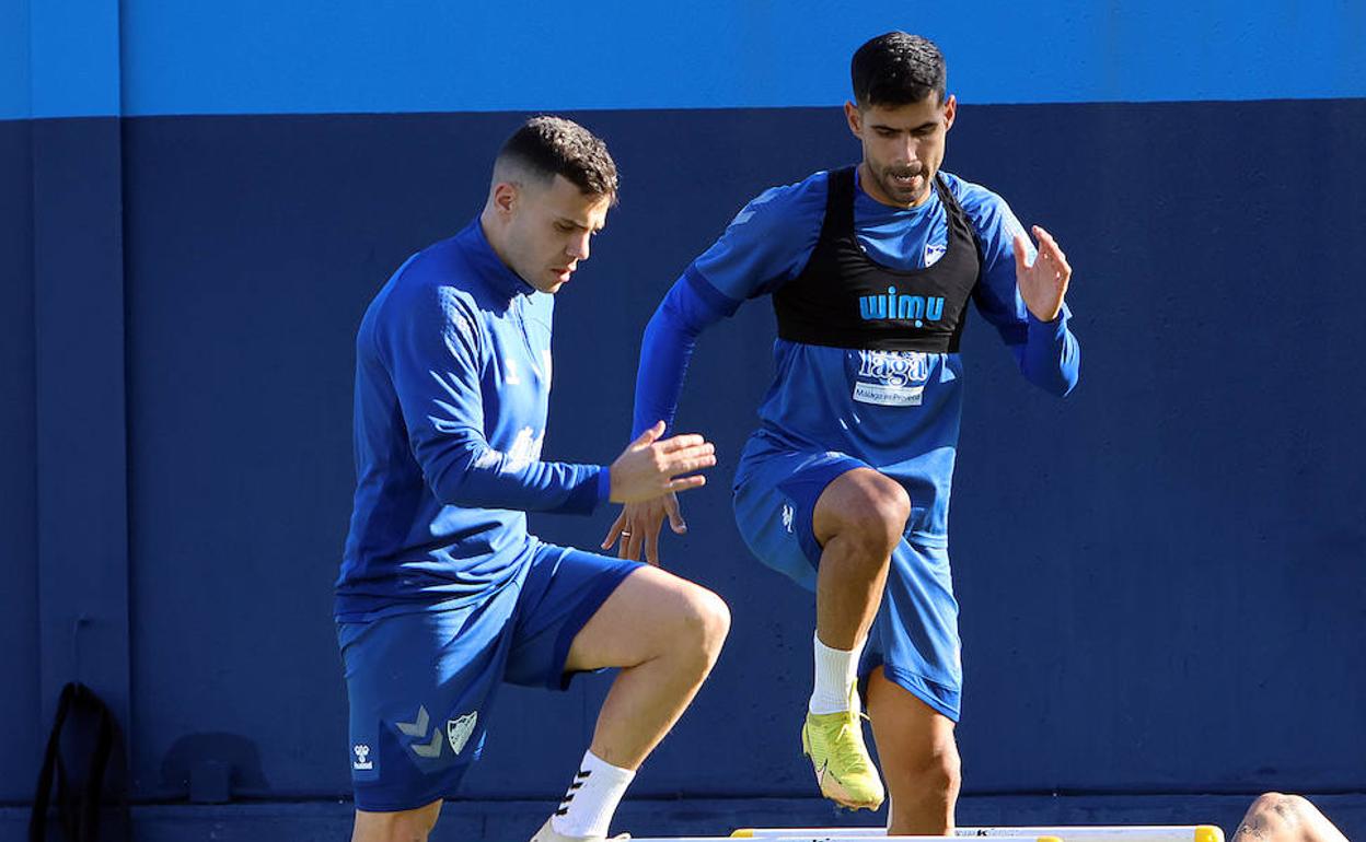 Juanfran, a la derecha, junto a Álex Gallar durante uno de los últimos entrenamientos. 