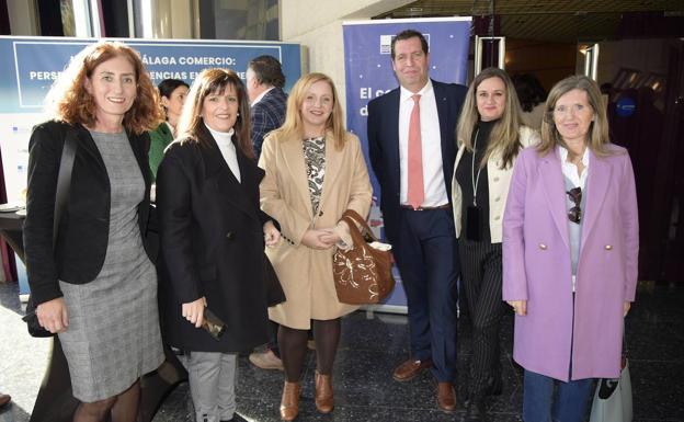 Imagen principal - Lorena García Claros, Lola Gambero, Inmaculada Gambero, Antonio Palma, Fuensanta Villalobos y Mª Mar Santiago. Juan Vallejo, Sergio Cuberos, Cecilia Ortiz, Carmen Sánchez e Inmaculada Gambero. Raquel Paz Pérez, José Villodres y Maica Fornieles.