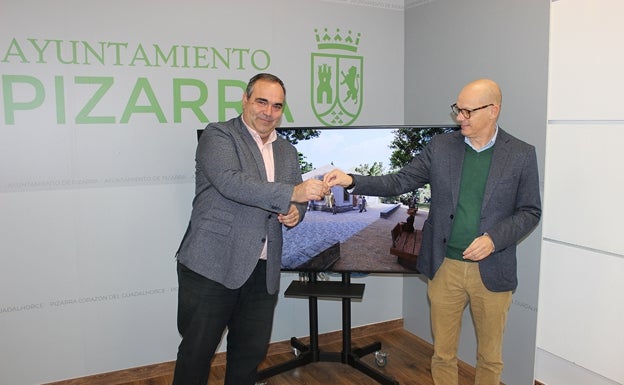 Lozano y Víquez, durante la entrega de llaves.