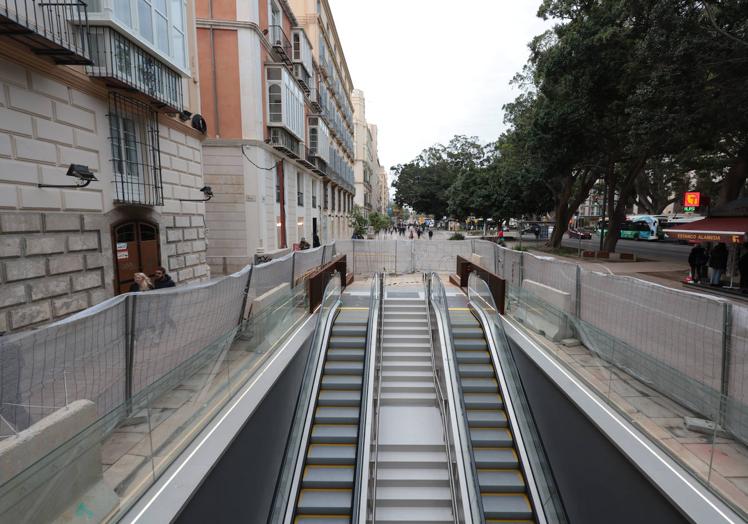 Aspecto actual de la entrada del metro en la estación Atarazanas.