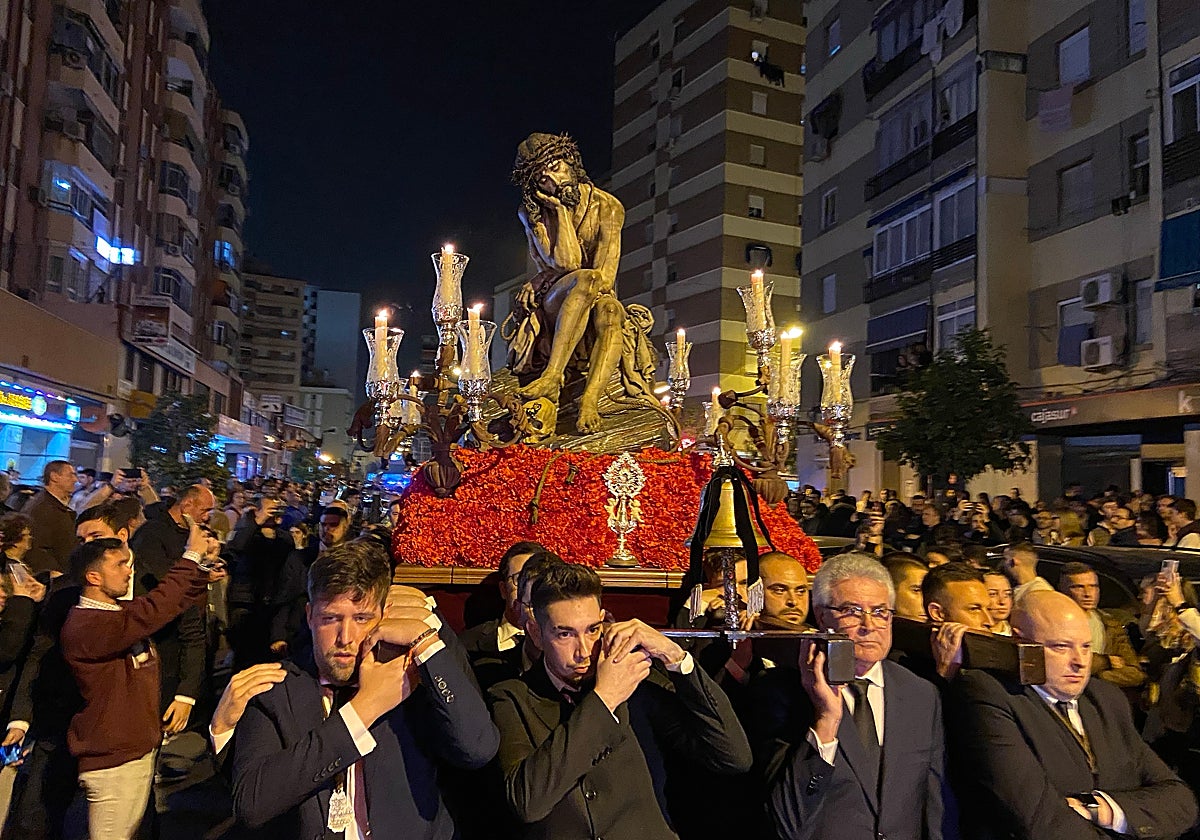 El Cristo de la Humildad y Paciencia, a su paso por la calle La Unión.