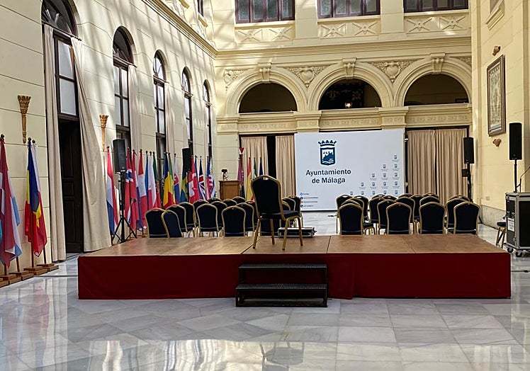 El patio de banderas, donde se realizan las ruedas de prensa en el Ayuntamiento de Málaga.