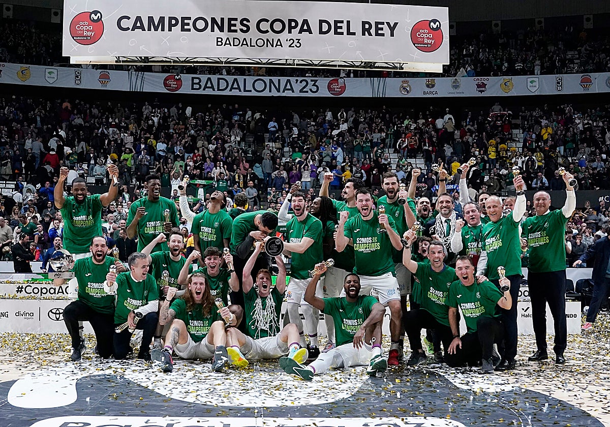 Los jugadores del Unicaja celebran el título de la Copa del Rey.