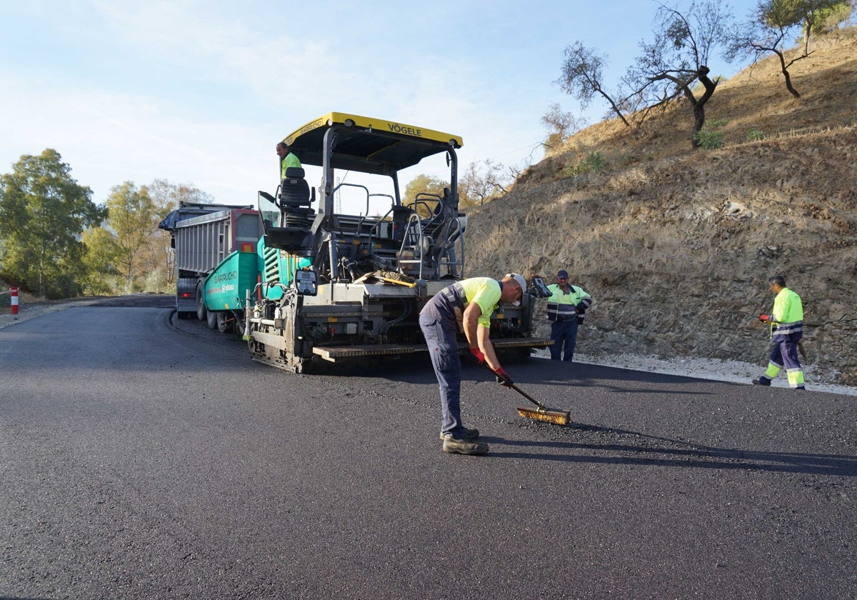 El plan de mejora de caminos rurales de Coín repara 40 kilómetros de vías