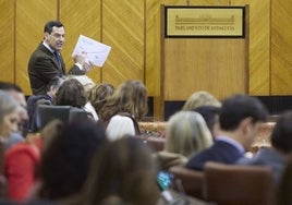 Juanma Moreno, durante la sesión de control.